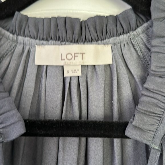 Beautiful silk feeling blouse, grey, Loft - Picture 2 of 3